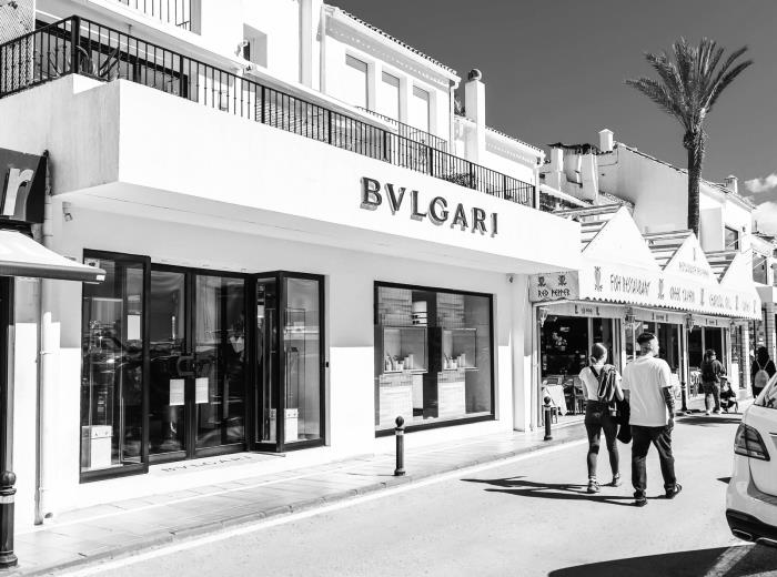 Puerto Banús: El Corazón del Lujo