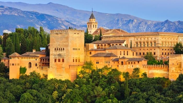 Granada: La Città dell'Alhambra, del Darro e della Magia Nasride