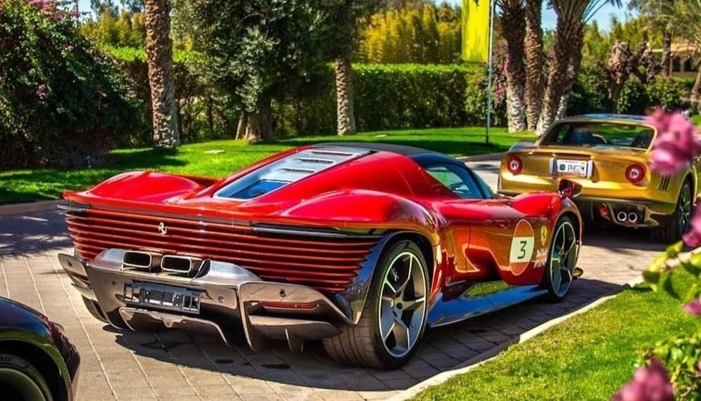Cavalcade 2025, das Ferrari-Fest, kommt in Sevilla an