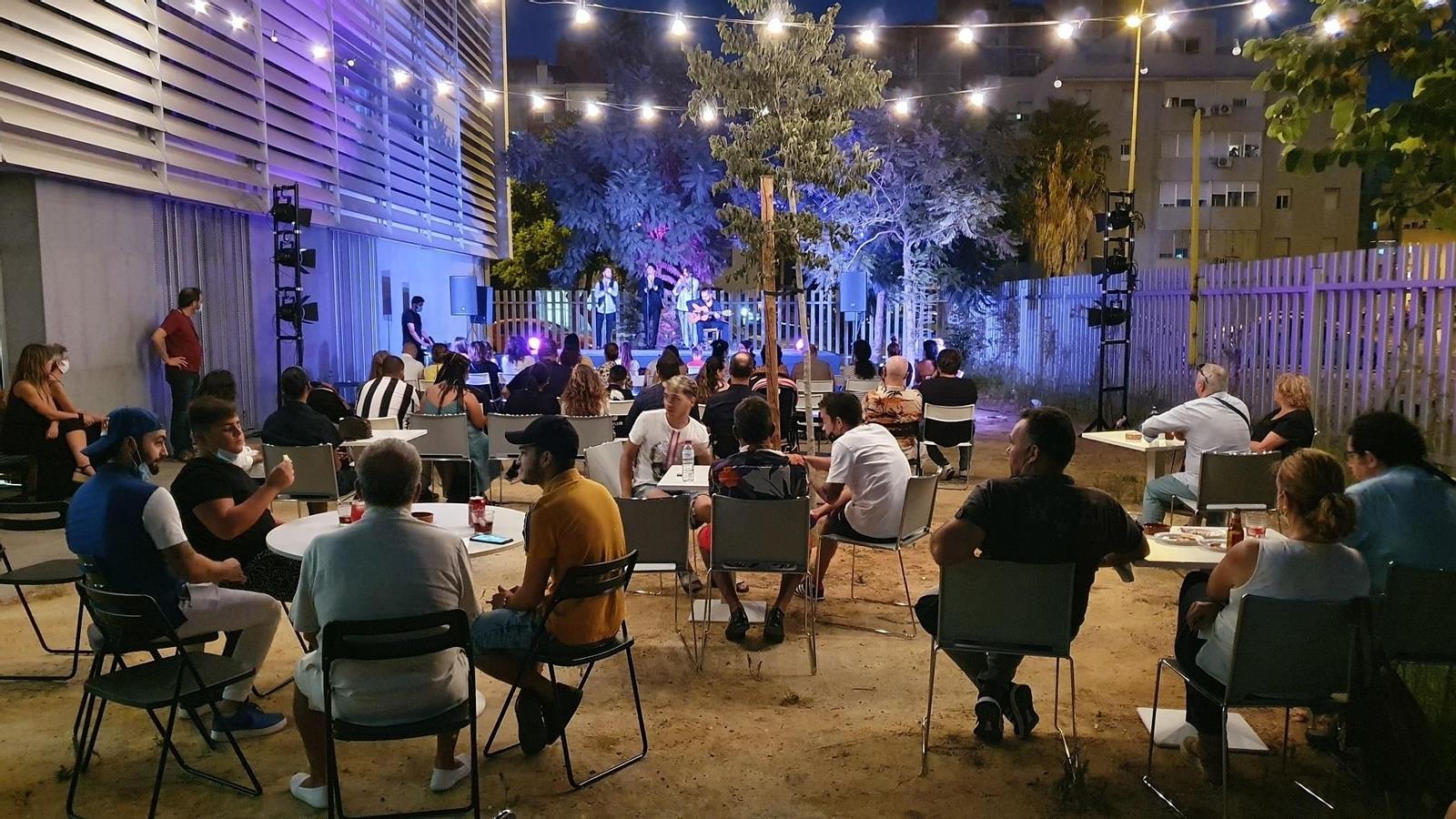 Nuits d'été au Patio de Triana : Culture, comédie et opéra sous les étoiles