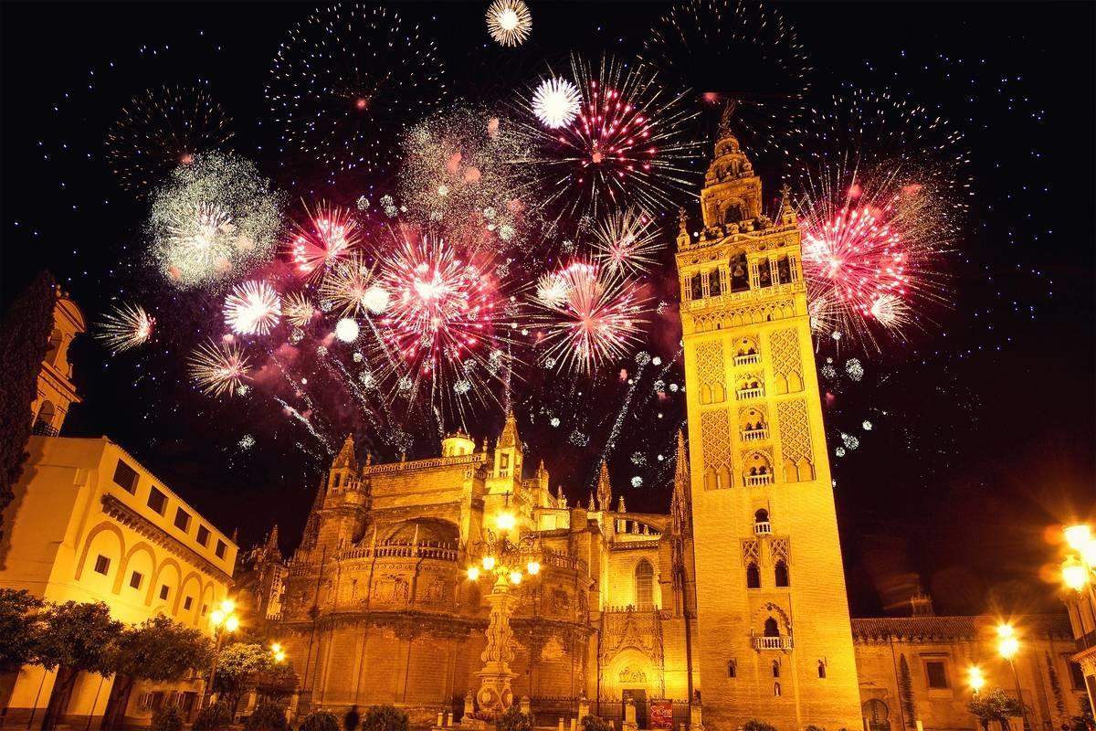 Celebra la nit de Cap d'Any 2026 a Sevilla: Tradició, Plans i Llum Pròpia