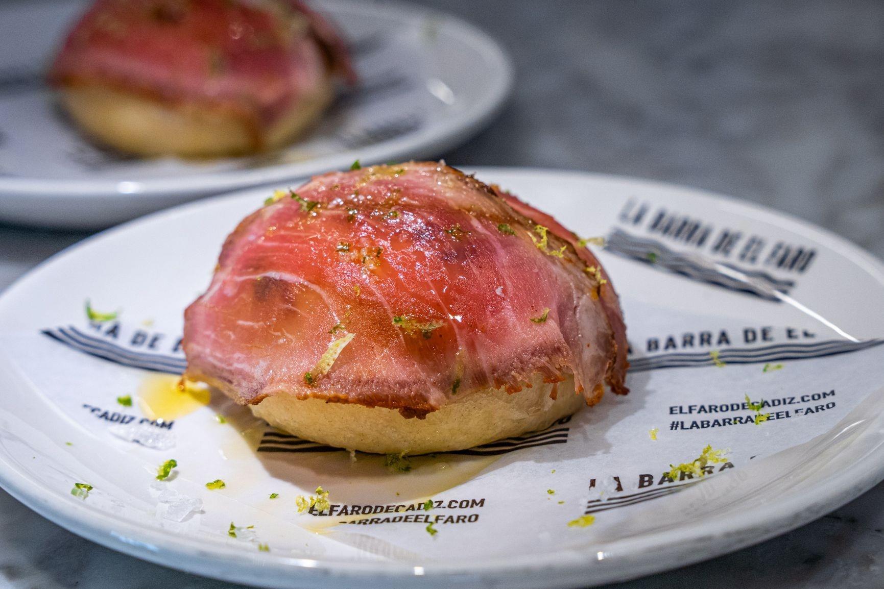 Cádiz vibrates with its big Carnival day – Songs, proclamation, and the best tapas