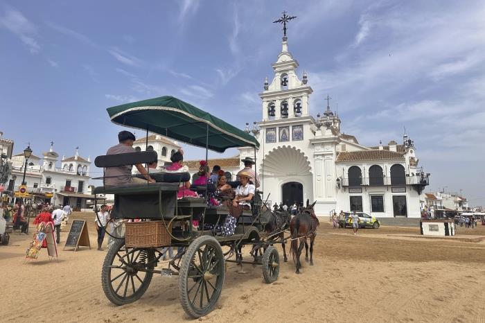 El Rocío e il suo borgo: Cuore della devozione mariana più multitudinaria al mondo
