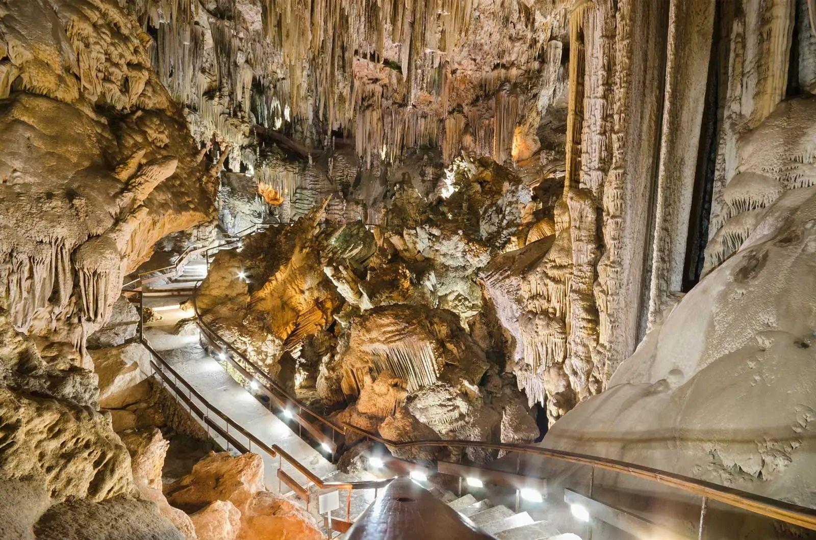 La Espeleología en Marbella: Descubre las Cuevas Subterráneas de la Costa del Sol