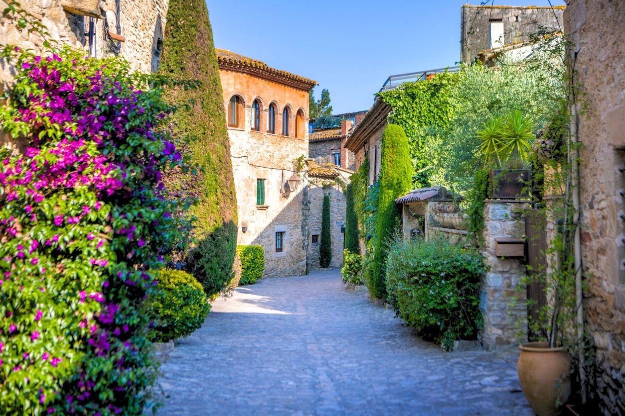 Los Pueblos Medievales del Empordà 2026: Peratallada, Vulpellac, Cruïlles o Madremanya