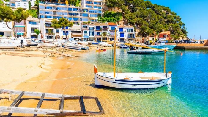 Llafranc y sus Playas, la Bahía más Elegante de la Costa Brava