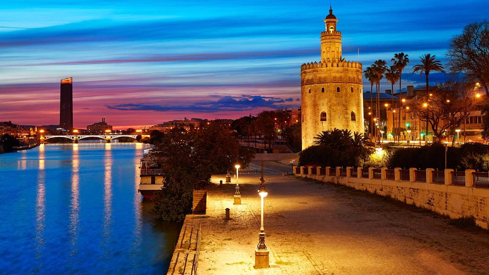 La Torre del Oro de Noche, Veladas, Música y Estrellas en el Guadalquivir