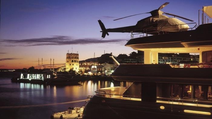 La Noche de los Yates en Puerto Banús, el Brillo del Lujo Mediterráneo