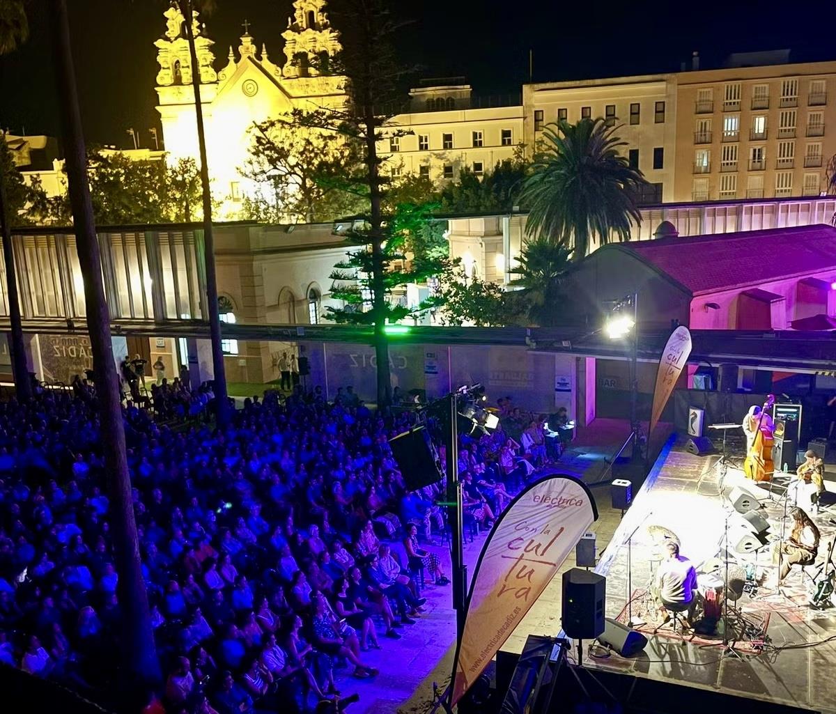 Baluarte de la Candelaria, La Fortaleza del Siglo XVII que Late con la Cultura de Cádiz