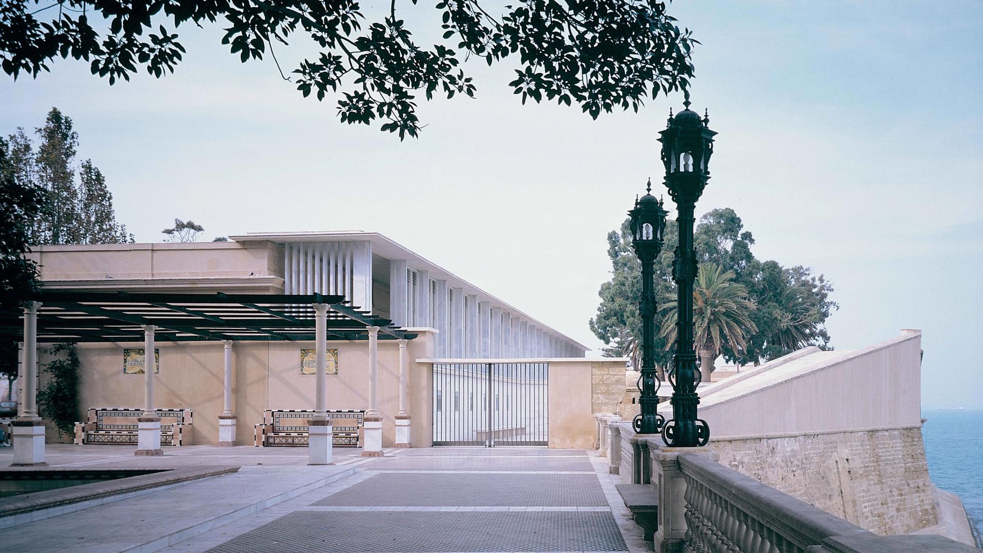 Baluarte de la Candelaria, La Fortaleza del Siglo XVII que Late con la Cultura de Cádiz