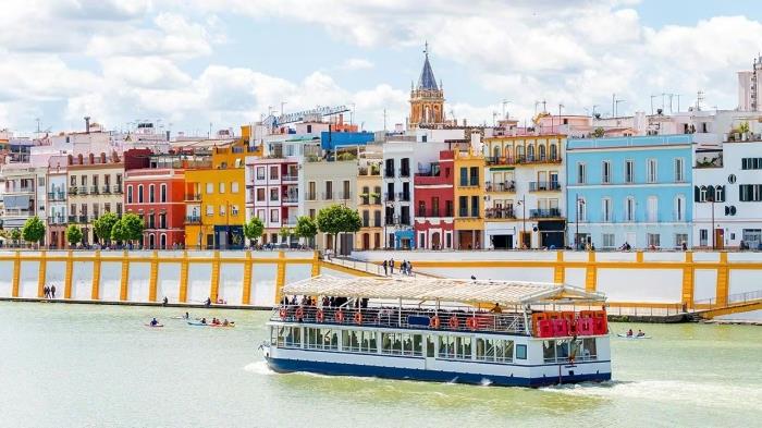 Carrer Betis, el passeig més emblemàtic de Sevilla amb les millors vistes del Guadalquivir