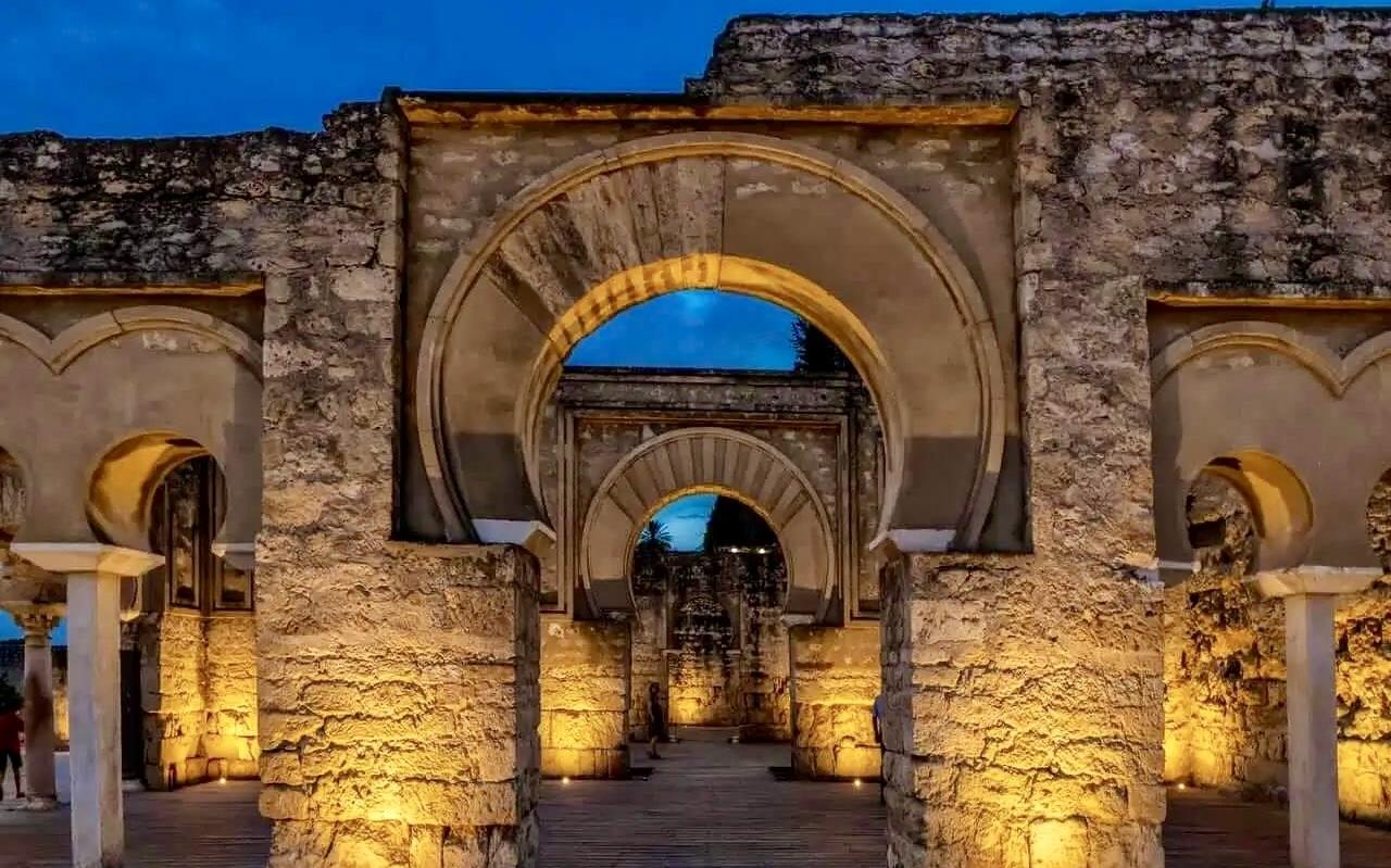 Medina Azahara de noche, la Ciudad brillante que cobra vida bajo las Estrellas