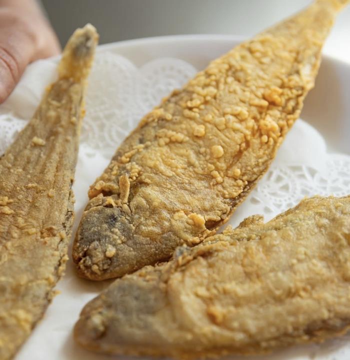 El Pescaíto Frito en Sanlúcar de Barrameda, el Arte de la Fritura Andaluza en la Desembocadura del Guadalquivir