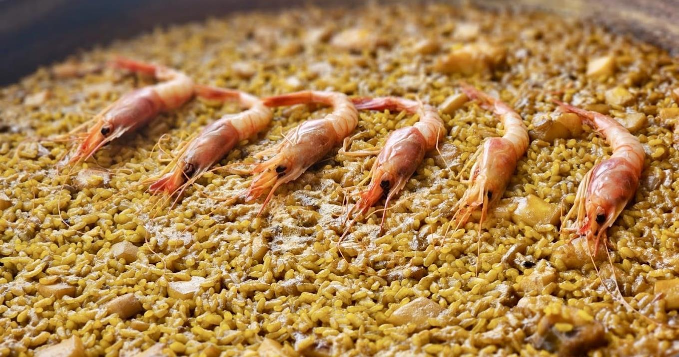 Paella en la Costa Brava, Historia, Tradición y los mejores Restaurantes