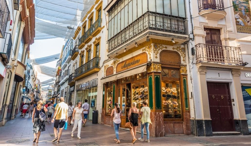 Carrer Sierpes, Història, Llegenda i Tradició al cor comercial de Sevilla
