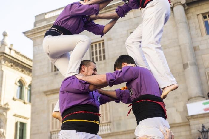 Els Castellers, la Tradició de Torres Humanes que Desafia el Cel